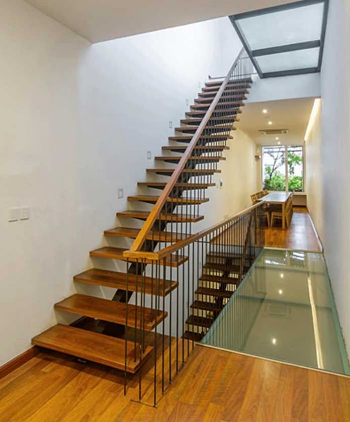 Ảnh 4: Cầu thang ở cuối nhà là giải pháp tối ưu cho những ngôi nhà có chiều sâu