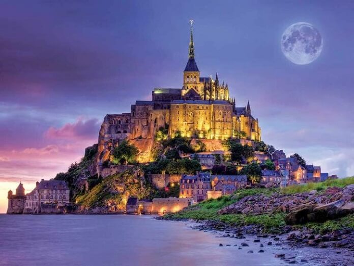 Ảnh 3: Mont Saint Michel, Pháp - một trong những lâu đài đẹp nhất thế giới