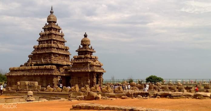 Ảnh 1: Mahabalipuram là một cụm kiến trúc có vẻ đẹp đặc biệt gồm những ngôi đền to, nhỏ khác nhau được sắp xếp nằm chen nhau