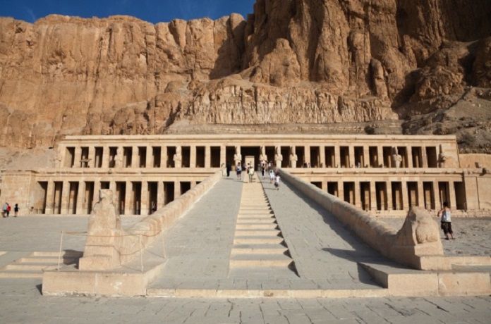 Ảnh 9: Đền Mortuary của vị nữ Pharaoh đầu tiên