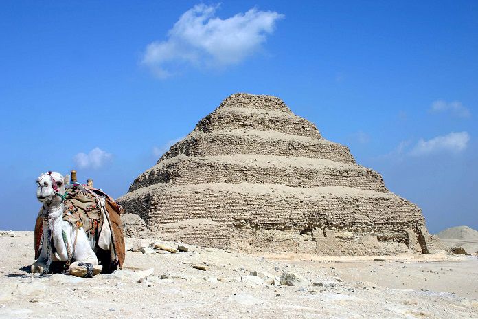 Ảnh 6: Kim tự tháp bậc thang Djoser