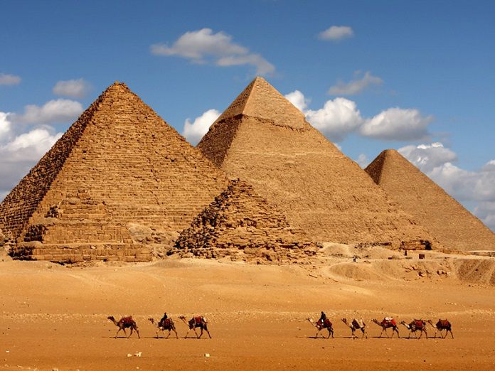 Ảnh 8: Quần thể kim tự tháp ở Giza