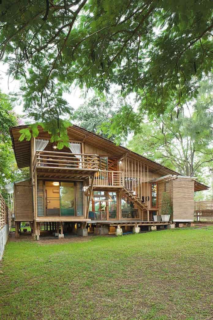 Ảnh 1: Ngôi nhà được kiến trúc bằng chất liệu tre quen thuộc, mang đến vẻ đẹp độc đáo