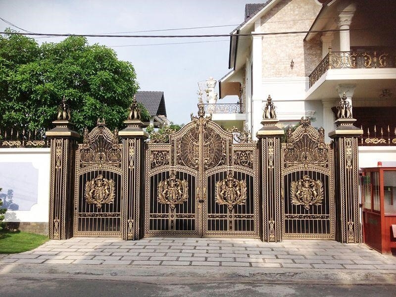 Các mẫu cửa cổng biệt thự tân cổ điển được thiết kế với đa dạng về kiểu dáng và hình thức.