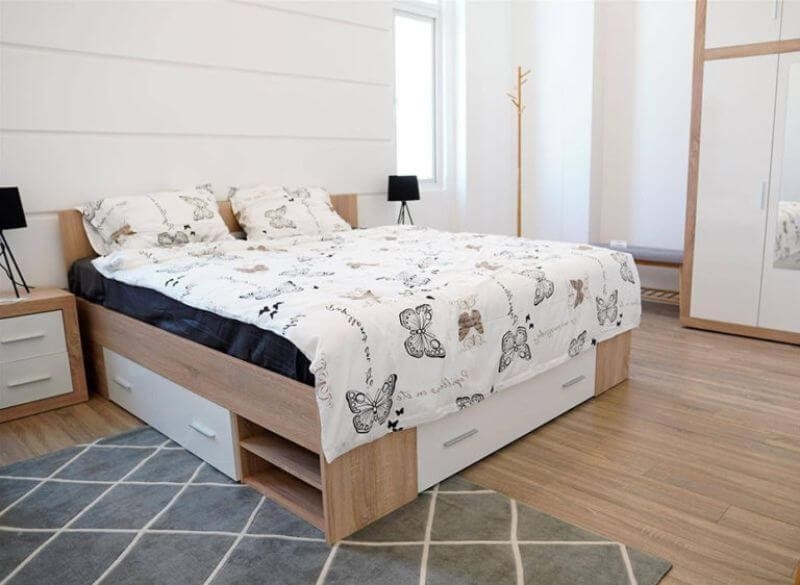 Việc thiết kế phòng ngủ có diện tích chỉ 9m2 với các món đồ nội thất thông minh đã giúp tối đa hóa không gian sử dụng trong phòng, đồng thời vẫn đảm bảo tính tiện nghi cho người sử dụng.