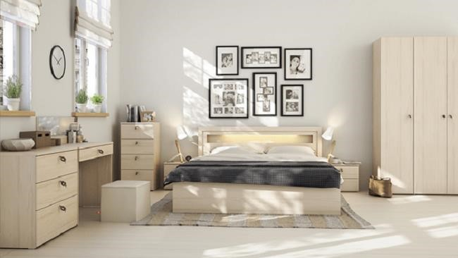Phòng ngủ thiết kế theo phong cách Scandinavian có kiểu dáng đơn giản, thanh lịch và tối giản. Được trang trí bằng các màu sắc trung tính như trắng, xám và đen, phòng ngủ này tạo cảm giác thoải mái và tinh tế. Bên cạnh đó, các vật dụng nội thất được chọn lựa cẩn thận và chất liệu sử dụng chủ yếu là gỗ tự nhiên, mang lại không gian sống gần gũi với thiên nhiên. Tất cả những yếu tố này đều tạo nên một không gian phòng ngủ đẹp và hi
