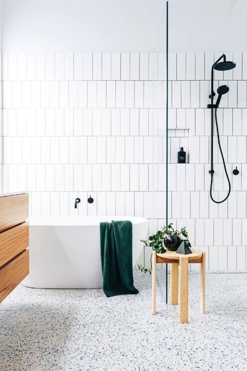 Hãy lựa chọn những phụ kiện phòng tắm đẹp màu đen để trang trí cho không gian tắm của bạn.