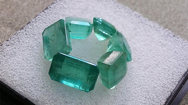 Đá ngọc lục bảo còn được gọi là Emerald