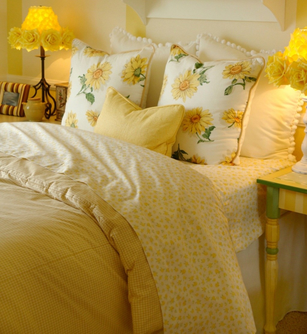 phòng ngủ màu vàng
