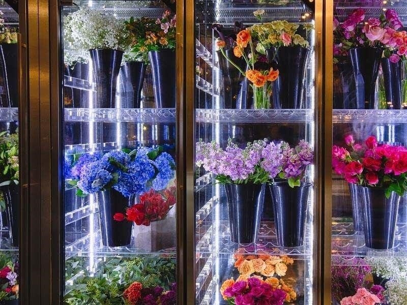 Cần phân chia các khu vực chức năng hợp lý cho cửa hàng hoa tươi.