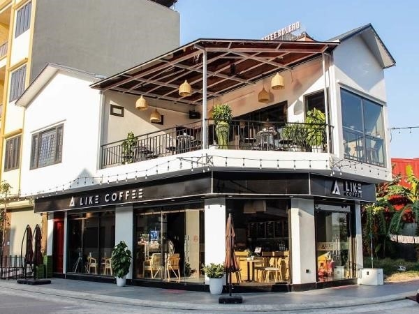 Thiết kế quán cà phê góc phố hiện đại đẹp mắt.