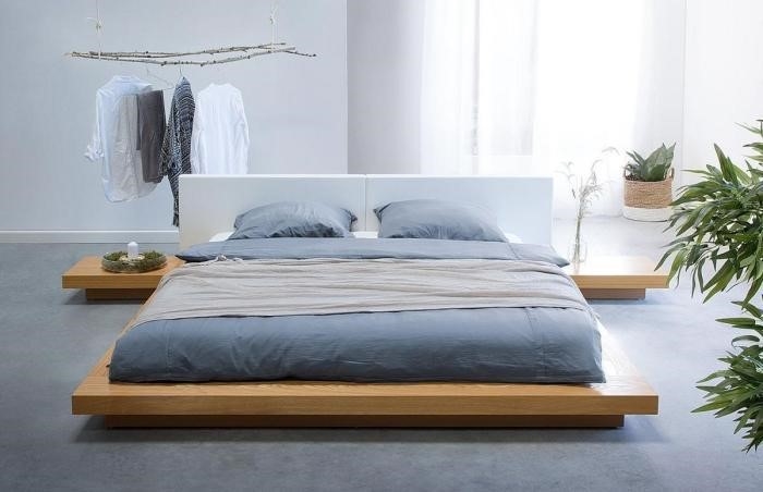 Giường kiểu Nhật Bản là loại giường được thiết kế đơn giản và hiện đại, thường được làm bằng gỗ tự nhiên và có kích thước thấp hơn so với giường phương Tây. Điểm đặc biệt của giường kiểu Nhật Bản là việc sử dụng futon, một loại đệm mỏng và nhẹ, thay vì sử dụng nệm dày và nặng như trong giường phương Tây. Giường kiểu Nhật Bản thường được đặt trên sàn nhà hoặc trên một nền nhỏ, giúp tạo ra không gian ngủ thoải mái và gần gũi v