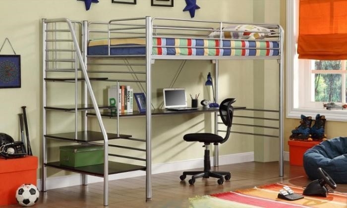 Mẫu giường tầng dành cho sinh viên có bàn học được thiết kế theo kiểu xếp vuông góc, nhằm mang lại sự tiện lợi và tiết kiệm không gian.